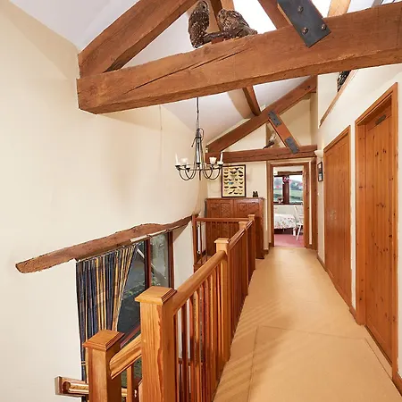 Canny Brow Barn * קנדל